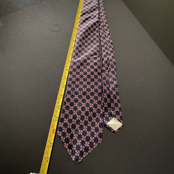 Classy and timeless Christian Dior tie. - Picture 8 of 8